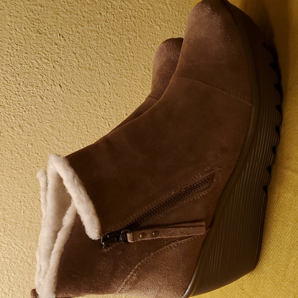 Sketchers booties sz 10